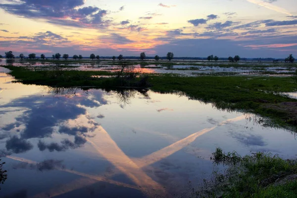 Gün batımından sonra, Warta Vadisi 'nde gün batımında