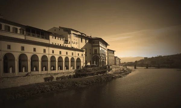 Vista Vintage Con Viñetas Del Corredor Vasari Desde Ponte Vecchio —  Fotos de Stock