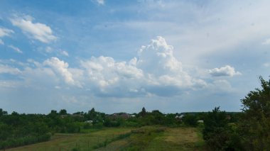 Bulutlu kırsal alan, Krasnodar bölgesi, Rusya, Yaz.