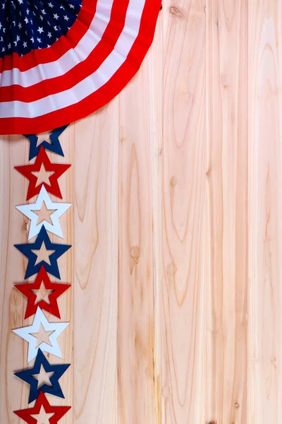 Amerikai Banner Csillagok Egy Cédrus Tábla Háttér Másolási Hely Függőleges — Stock Fotó