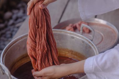 Doğal boyalardan yapılmış el boyaları.