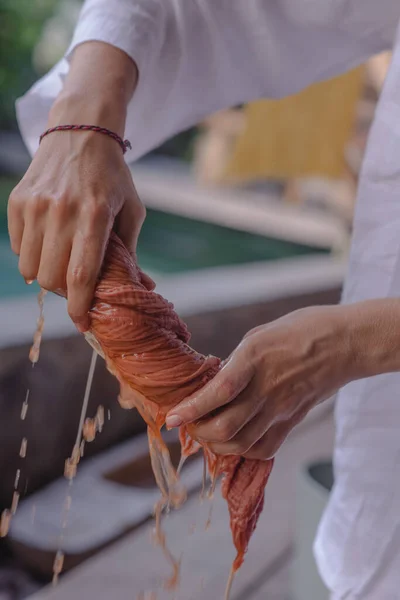 Doğal boyalardan yapılmış el boyaları.