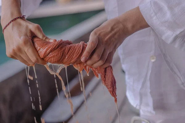 Doğal boyalardan yapılmış el boyaları.