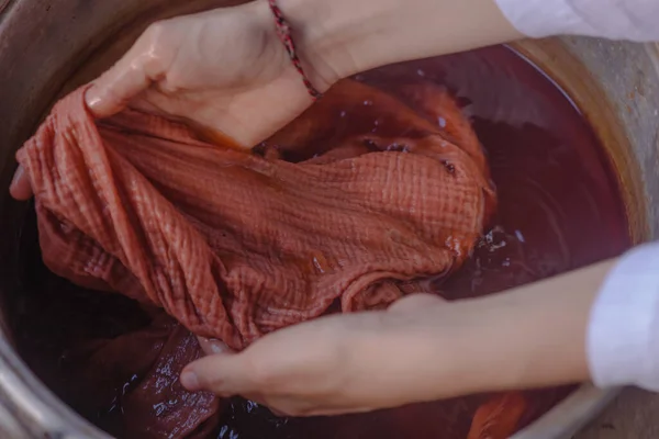 Doğal boyalardan yapılmış el boyaları.