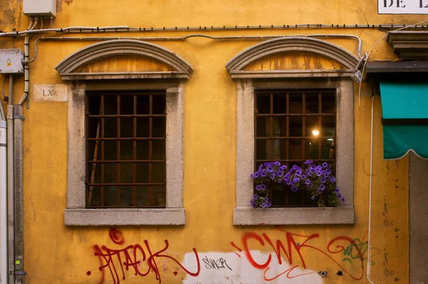 Bright Windows Doors Shutters Old Venice — Stock Photo, Image