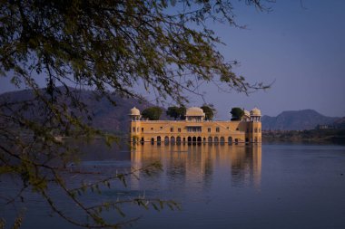 Man Sagar Gölü 'ndeki Su Sarayı (Jal Mahal). Jaipur, Rajasthan, Hindistan. XVIII. Yüzyıl. Jal Mahal Sarayı