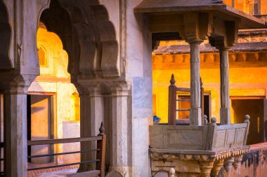 Jaipur, Rajasthan, Hindistan 'daki Amber Kalesi' nin harem kısmı.