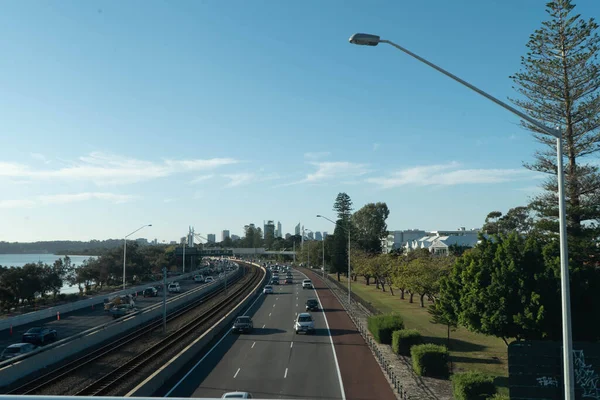 Carros Dirigindo Por Uma Rodovia Perth Austrália — Fotografia de Stock