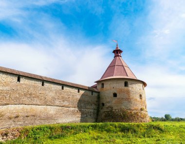 Antik duvar ve Oreshek kalesinin Kulesi