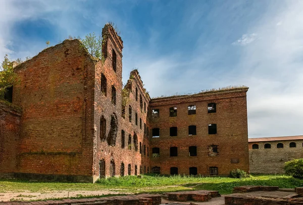 Oreshek, Saint-Petersburg binada dışarı