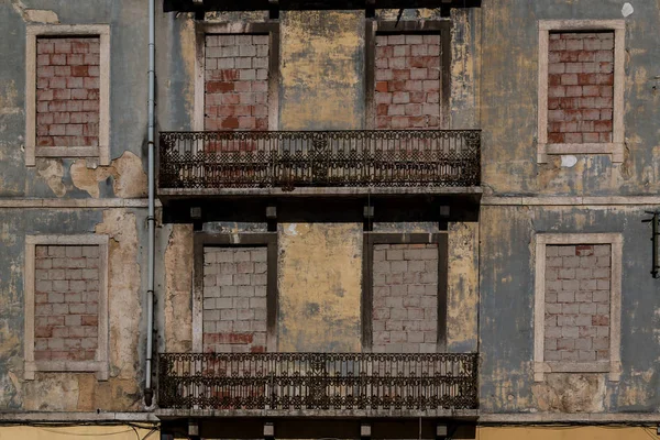 Verlassenes haus in Lissabon, portugal — Stockfoto