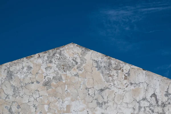 Altes Haus und ein Himmel — Stockfoto