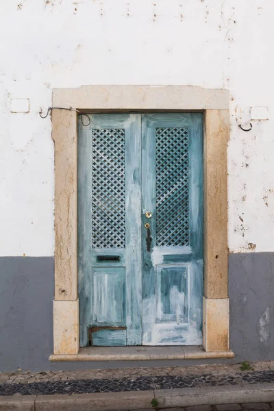 Blaues Holztor in faro, portugal — Stockfoto