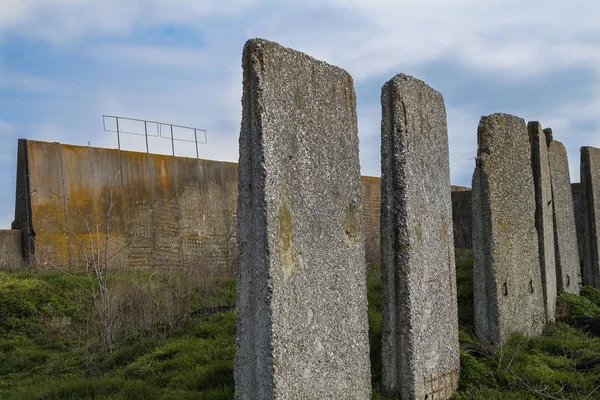 Detail Abandoned Industrial Building Concrete Plates Looking Stonehenge Kind Monument — Stock Photo, Image