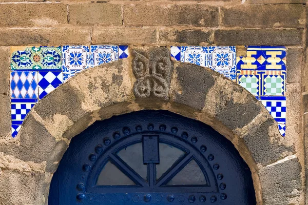 Szczegóły tradycyjnych drzwi, Essaouira, Maroko — Zdjęcie stockowe