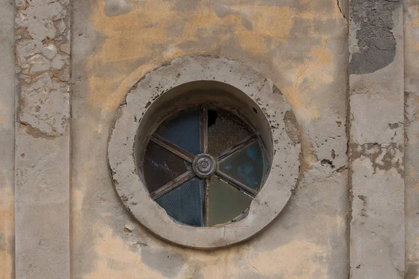 Rundfenster einer Kirche, argentiera — Stockfoto