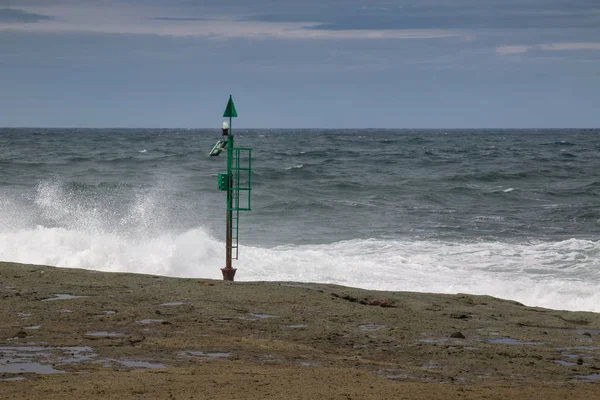 Costa com ondas em Bosa Marina, Sardenha — Fotografia de Stock