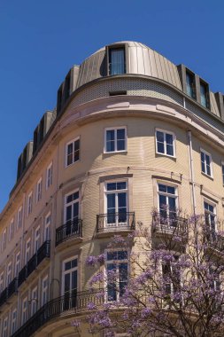 Building on the corner, Porto, Portugal
