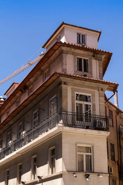 Edificio en la esquina, Oporto, Portugal — Foto de Stock