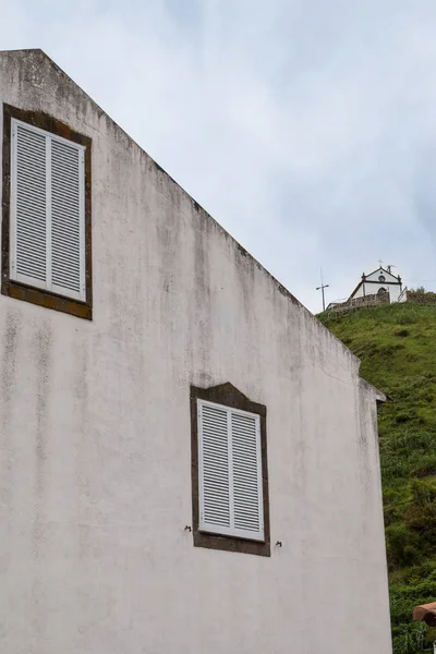 Side of a house with two shuttered windows — Stock Photo, Image