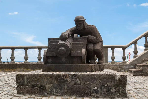 Statua di un uomo con canone, Isole Azzorre — Foto Stock