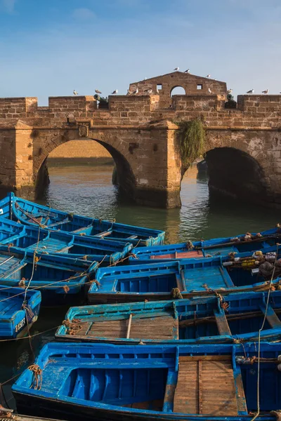Fishing boats and fortification, Essaouira — Stock Photo, Image