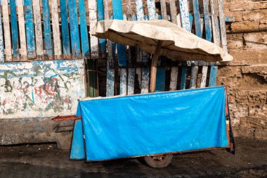 Balık satıcıları için araba, Essaouira, Fas