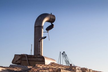 Baca bacası ve mavi gökyüzü