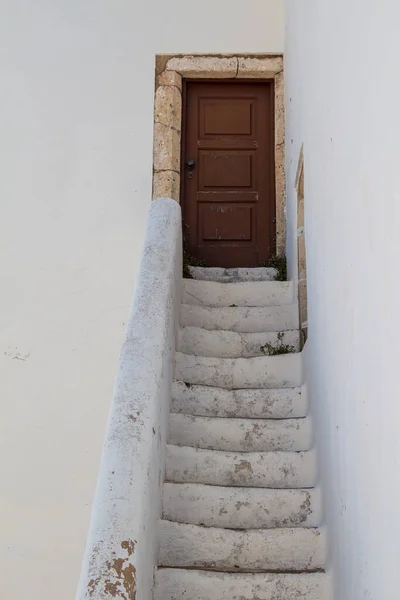 Белый Фасад Церкви Igreja Matriz Alvor Старая Лестница Коричневой Деревянной — стоковое фото