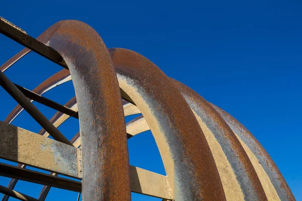 Detail Železných Částí Stroje Odsávání Štěrku Žluté Zrezivělé Části Spirály — Stock fotografie