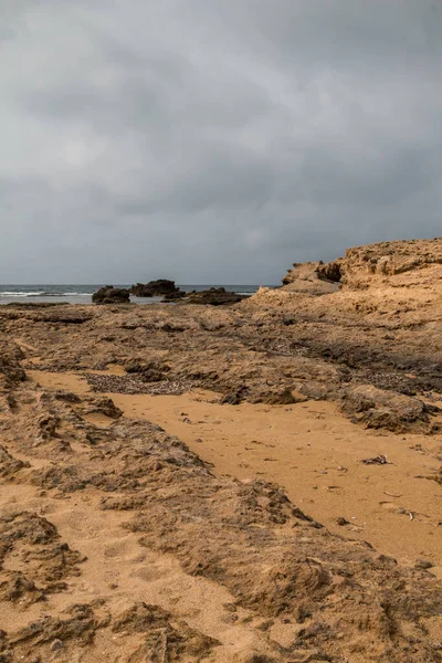 Costa Rocosa Una Playa Norte Aguas Limpias Claras Del Mar —  Fotos de Stock