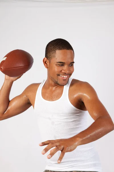 Homem Negro Feliz Uma Camiseta Com Futebol Americano — Fotografia de Stock