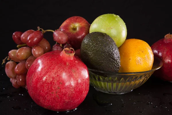 Tigela Frutas Mistas Com Uvas Maçãs Laranjas Romã — Fotografia de Stock
