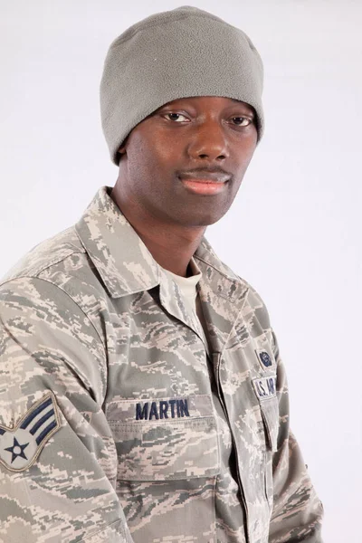 Hombre Negro Feliz Con Uniforme Fuerza Aérea —  Fotos de Stock