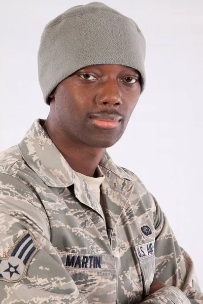 Hombre Negro Reflexivo Con Uniforme Fuerza Aérea Los Estados Unidos —  Fotos de Stock