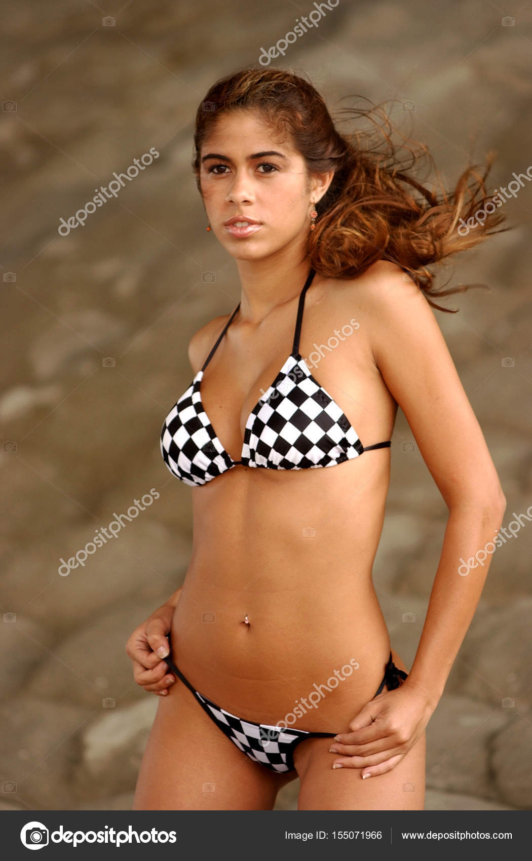 Porno er xotini va qiz dostlarini yalaydi