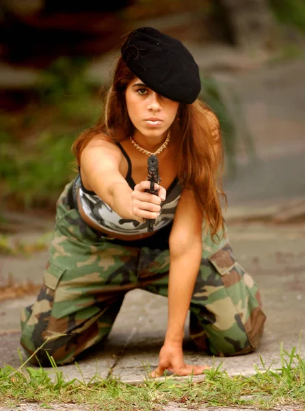 Menina militar Especialista em combate — Fotografia de Stock