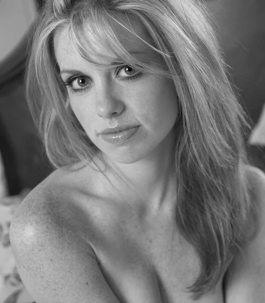 B&W glamourmodell — Stockfoto