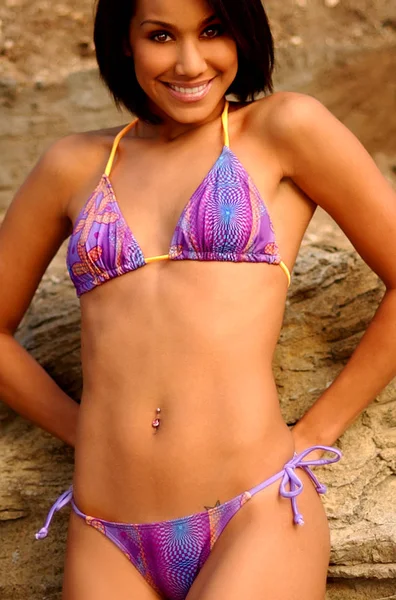 Kamera için güzel Latin esmer çalış