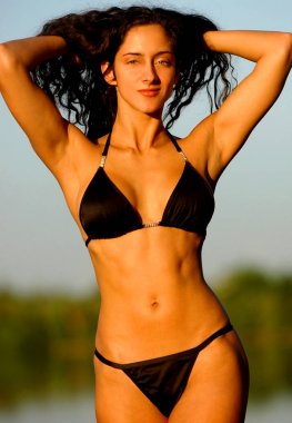 Cimri siyah String Bikini Busty atletik esmer