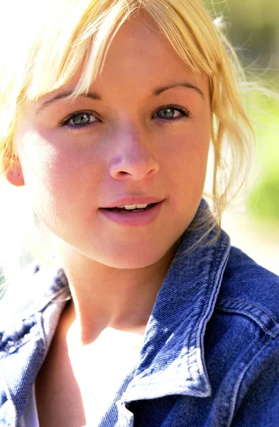 Cute Blonde Mindy Ross — Stock Photo, Image