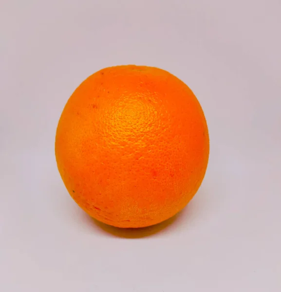 Vue Rapprochée Une Orange Fond Blanc — Photo