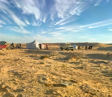 Dakhla, Moritanya - 12 Ocak 2020: Fas ve Moritanya arasındaki sınır, Polisario cephesi tarafından yönetilen, kaçakçılar tarafından yönetilen sınır. (AKA Batı Sahra)