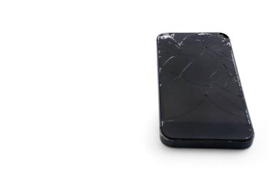Kırık ekranlı mobil akıllı telefon beyaz arkaplanda izole edildi. Kırpma yolu ile