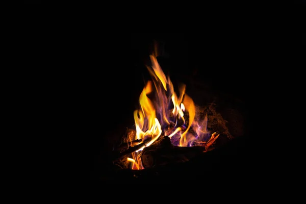 Fuego Campamento Fondo Oscuro Fuego Leña Ardiente —  Fotos de Stock