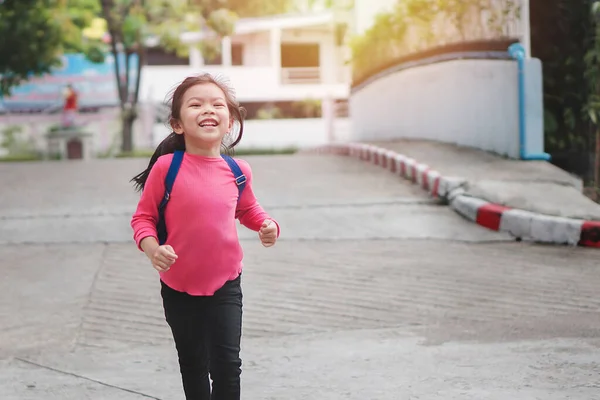 Volta Conceito Escola Jovem Asiático Bonito Criança Aluno Correndo Para — Fotografia de Stock
