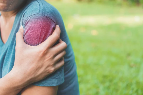 Young Woman Asian Have Accident Shoulder Pain Sport Exercise Jogging — Stock Photo, Image