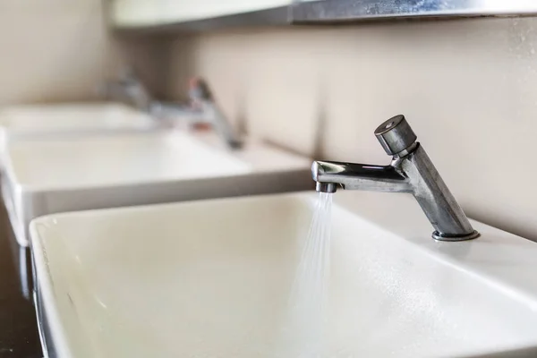 Close Wash Basin Water Being Poured Bathroom Selective Focus — Stock Photo, Image