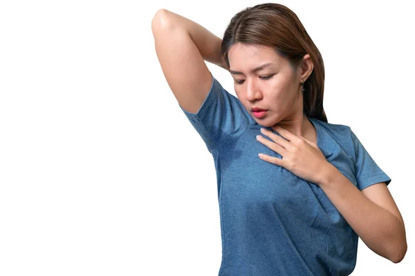 脇の下の高血圧の発汗を持つアジアの女性 体で悪い感じ 匂いの問題 白い背景に隔離 クリッピングパスと — ストック写真