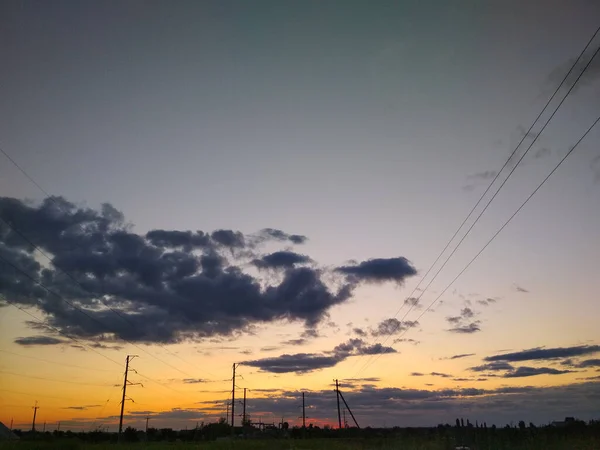 Chmury Niebie Zachodzące Słońce Przewody Elektryczne Tle Zachodu Słońca — Zdjęcie stockowe